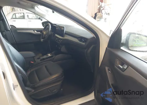 2023 Ford Escape Platinum z USA, uszkodzony, nr VIN 1FMCU9JZ6PUA87730